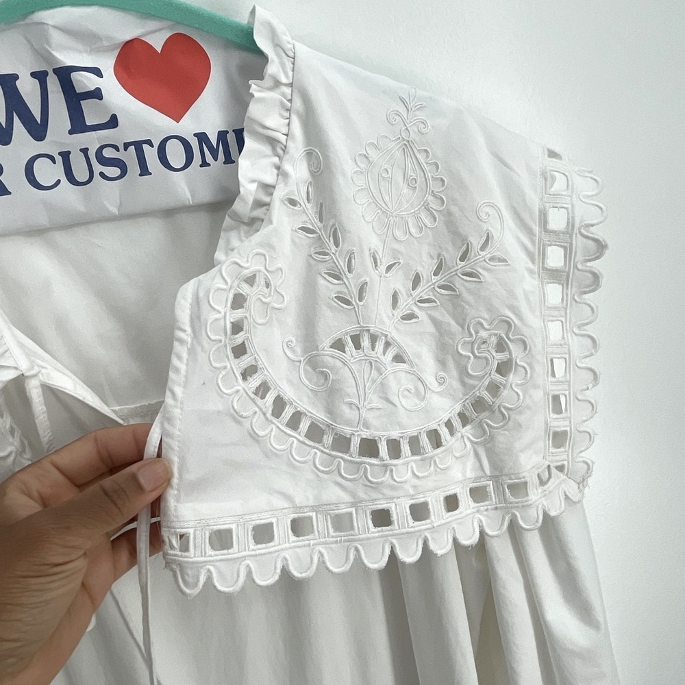 Santos Eyelet Dress, long sleeve beautiful embroidered - Picture 6 of 16